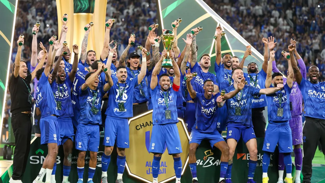 بالفيديو.. أسطورة ليفربول: الهلال فريقي المفضل في الدوري السعودي